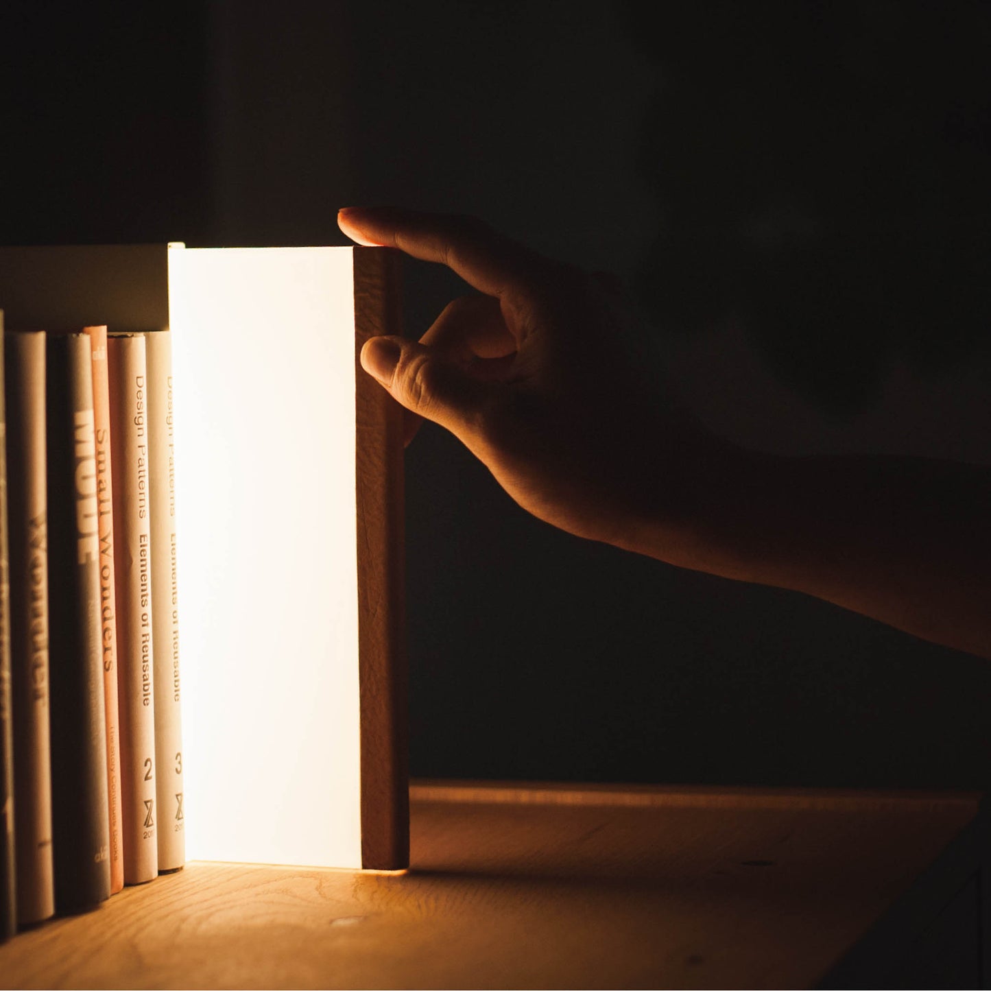Night Book -valaisin